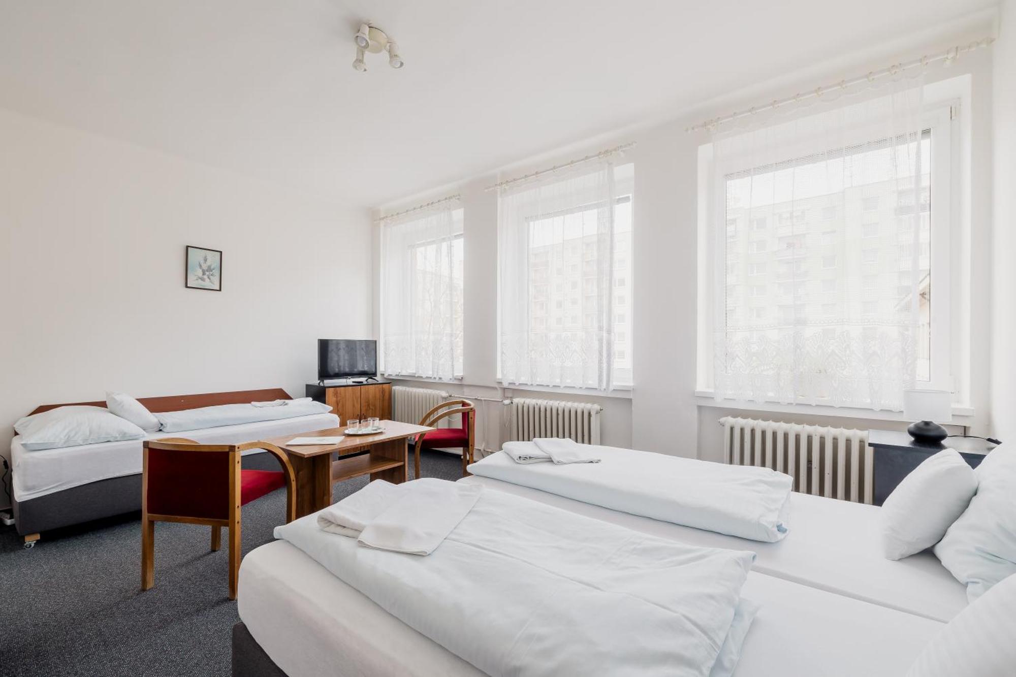 Hotel Dobruška Exteriör bild