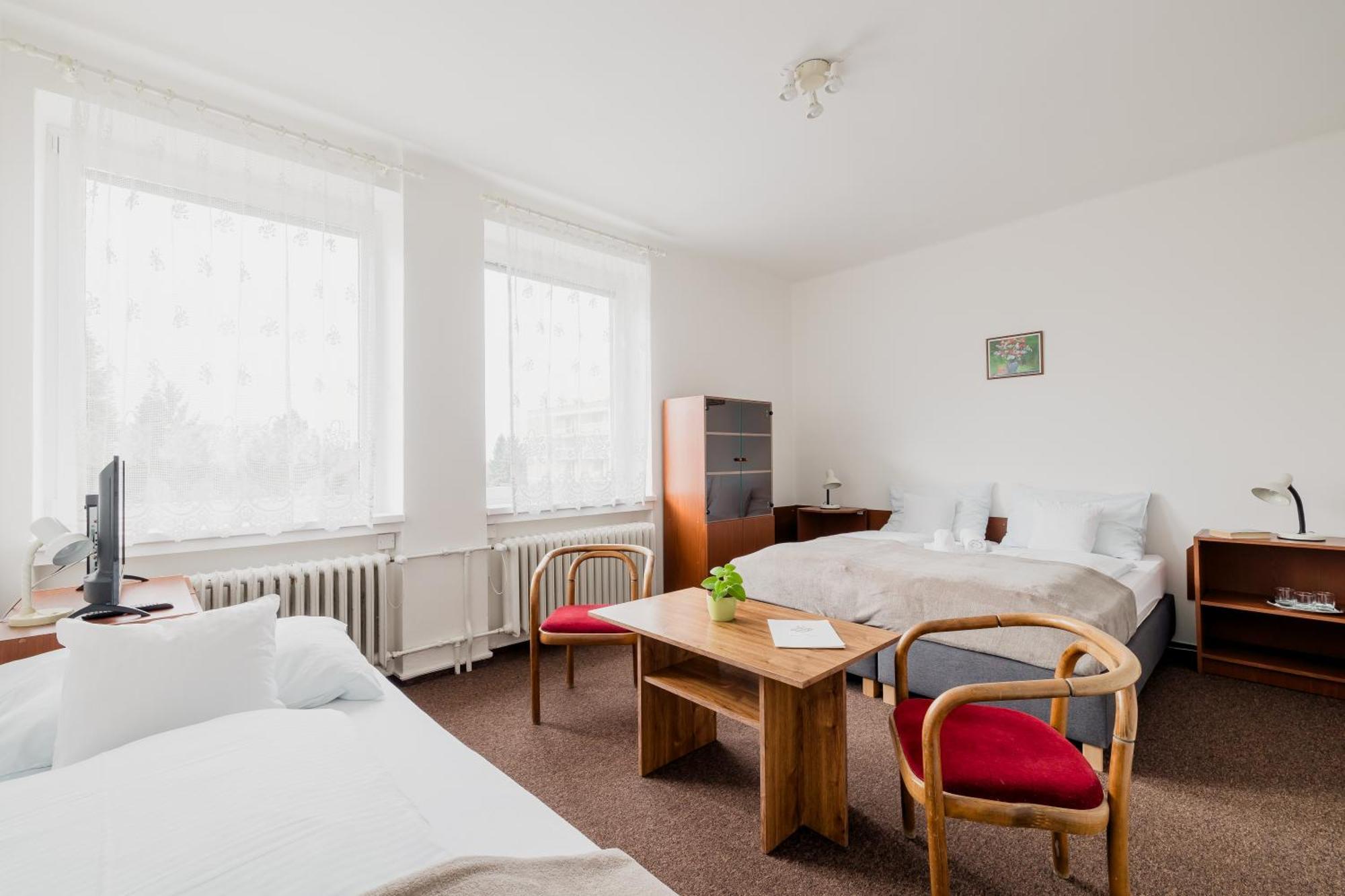 Hotel Dobruška Exteriör bild